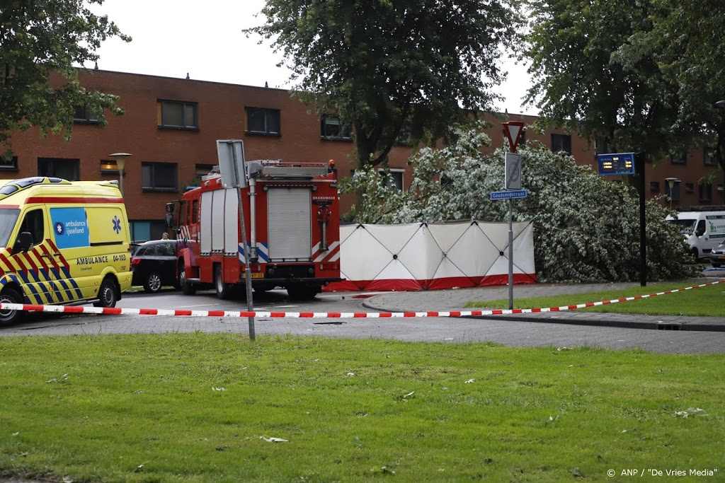 Vrouw komt om in Zwolle door noodweer