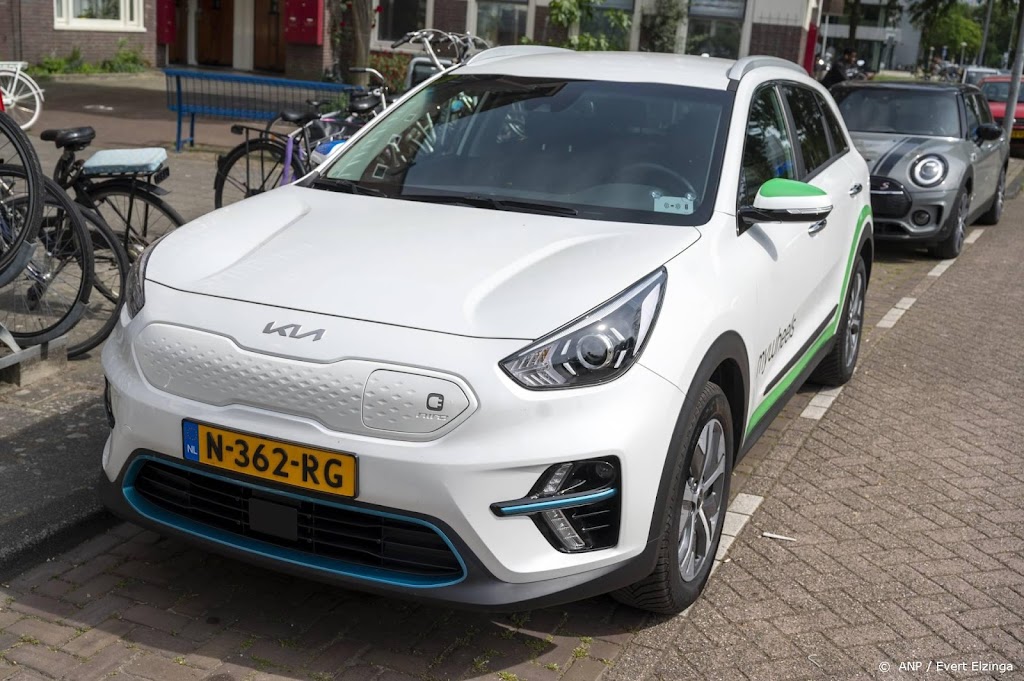 ING: dalende autoverkoop remt groei aantal elektrische auto's