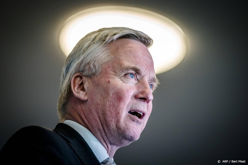 Van der Burg: oplossing voor ergste nood in asielopvang Ter Apel