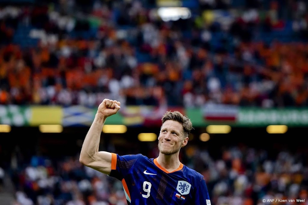Weghorst met 'juiste mindset' steeds belangrijker voor Oranje