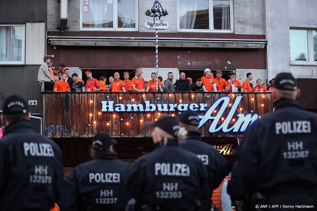 Politie Hamburg hield zondag 6 Oranjefans aan rondom EK-wedstrijd