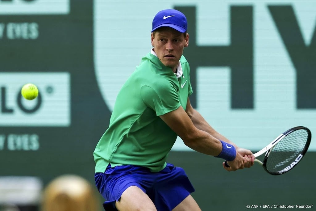 Sinner en Alcaraz winnen eerste tennispartij op gras