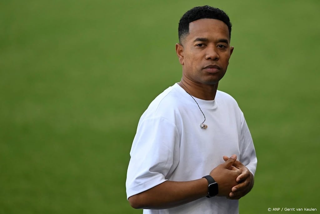Emanuelson bevestigt gesprekken met Ajax over rol bij eerste team