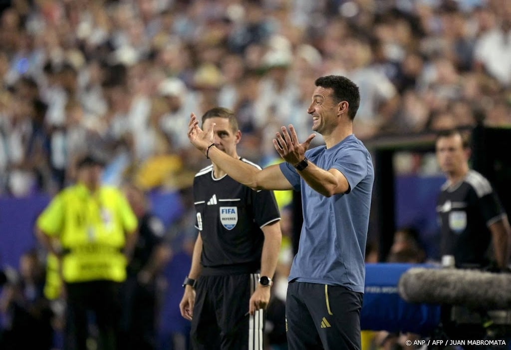 Argentijnse coach Scaloni geëmotioneerd door glansoptreden Messi 