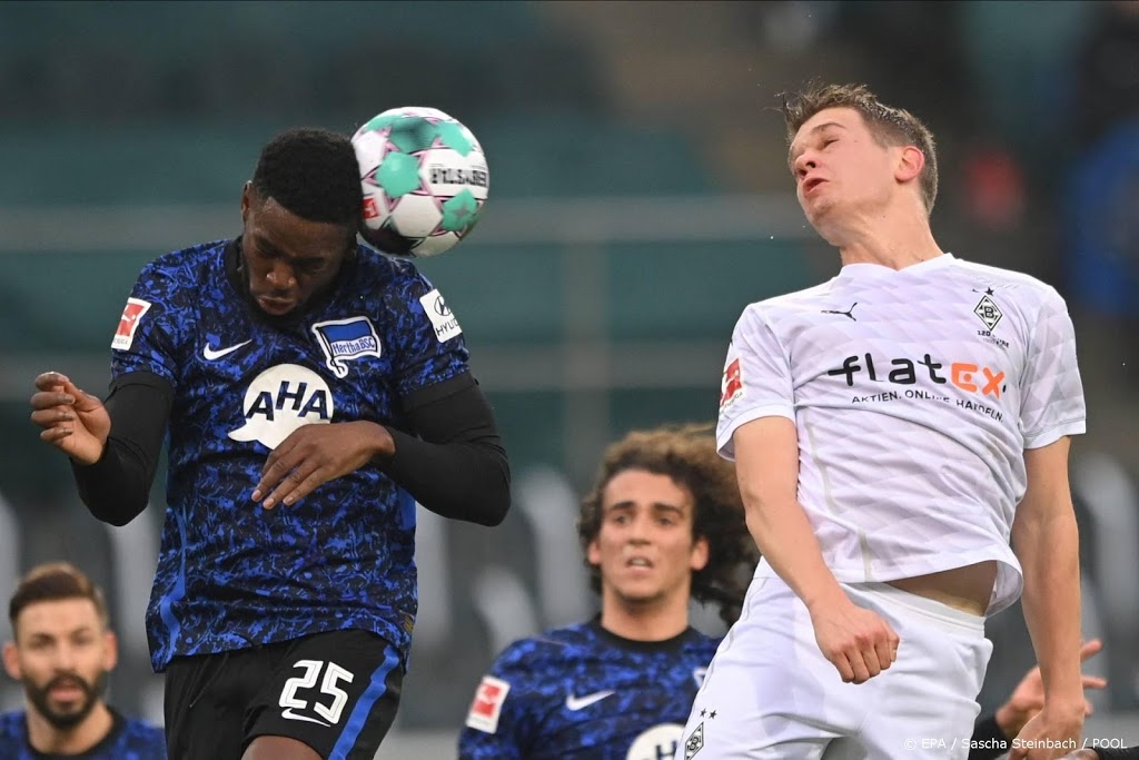 Duitse voetbalploeg stapt van het veld na racistische belediging