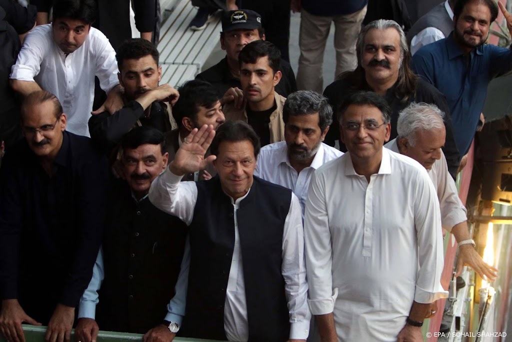 Partij afgezette premier Khan nadert verkiezingswinst Pakistan