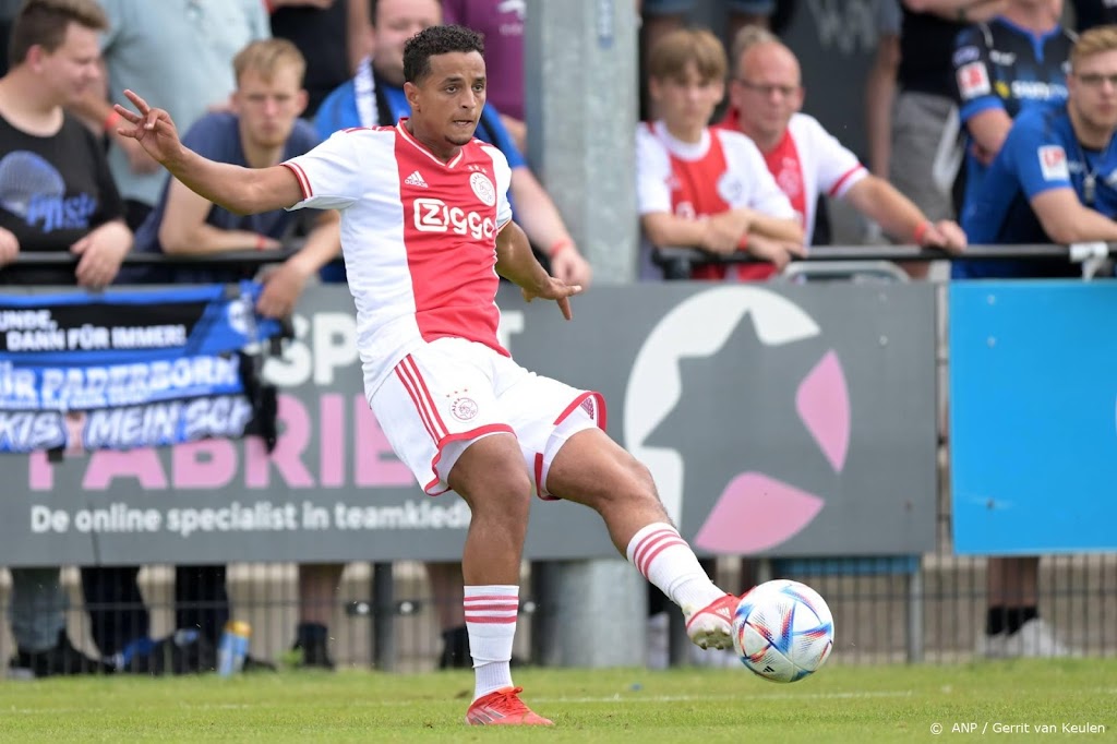 Ajax zonder gekwetste Stekelenburg en Ihattaren naar Oostenrijk