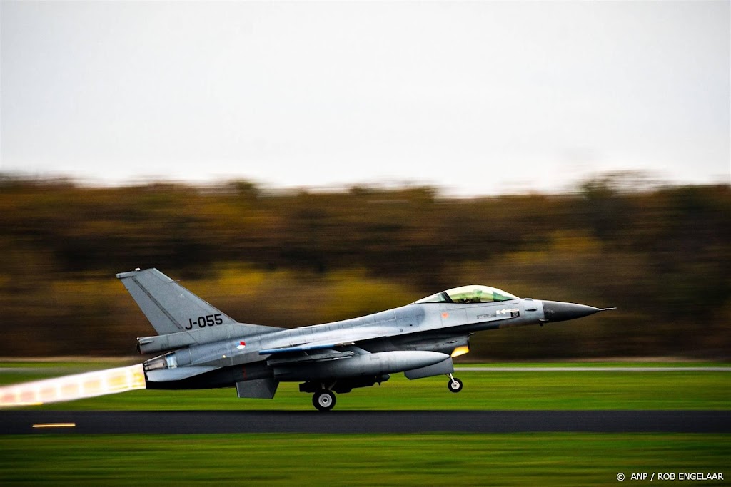 Eerste Oekraïense vliegers naar pilotenopleiding F16 vertrokken