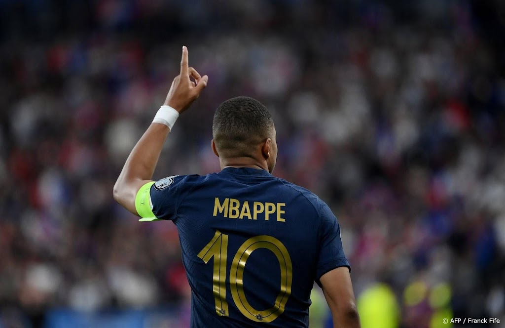 Mbappé meldt zich voor training van Paris Saint-Germain 
