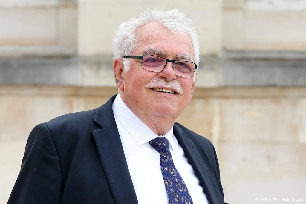 Frans links blok schaart zich achter communist als voorzitter