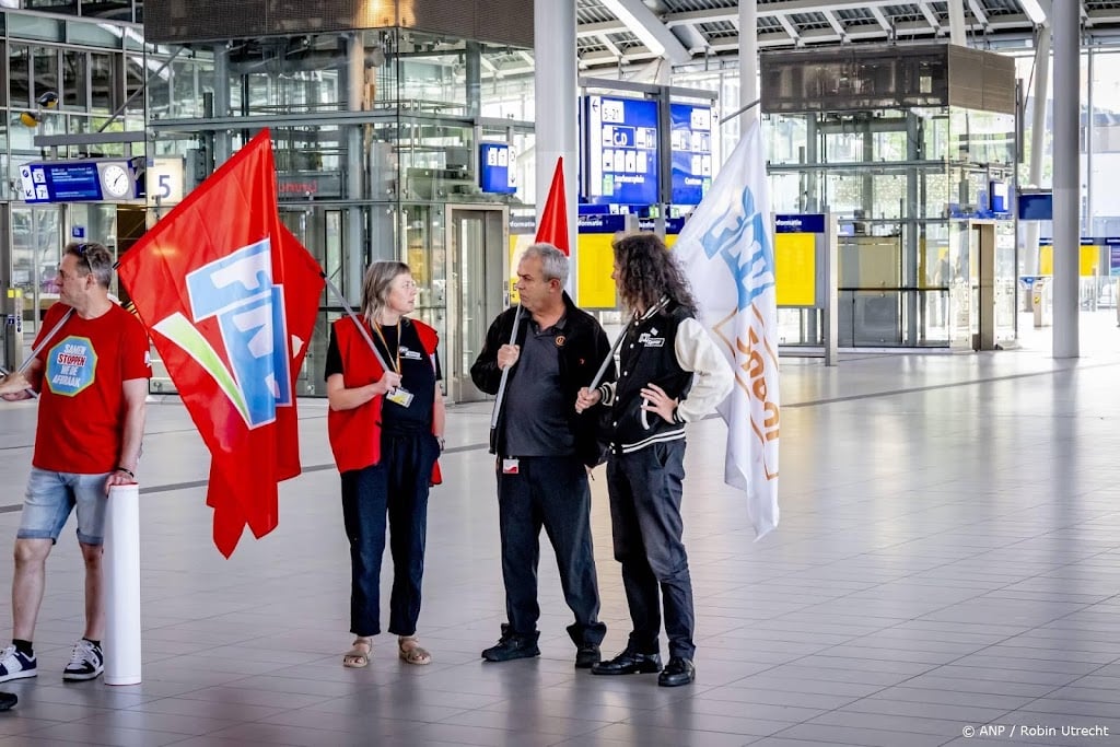 FNV kondigt reeks acties en grote spoorstaking voor september aan