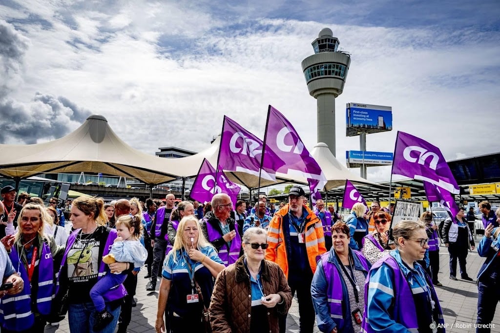 Vakbonden eisen beter werkklimaat voor beveiligers Schiphol
