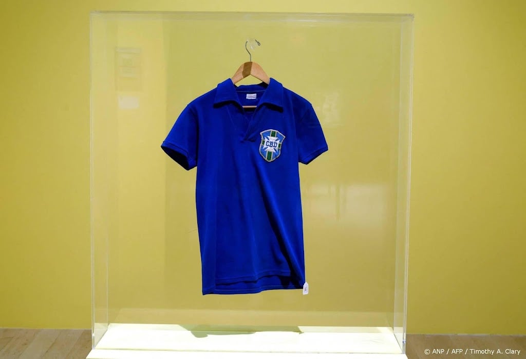 Shirt Pelé uit WK-finale 1958 voor 4,3 miljoen euro geveild