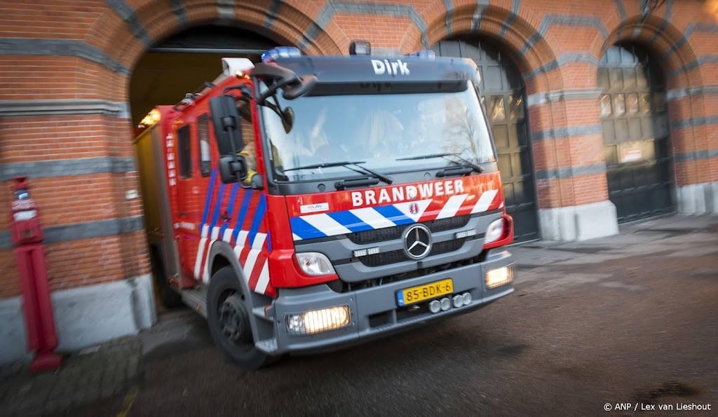 Grote brand aan Radioweg in Amsterdam-Oost