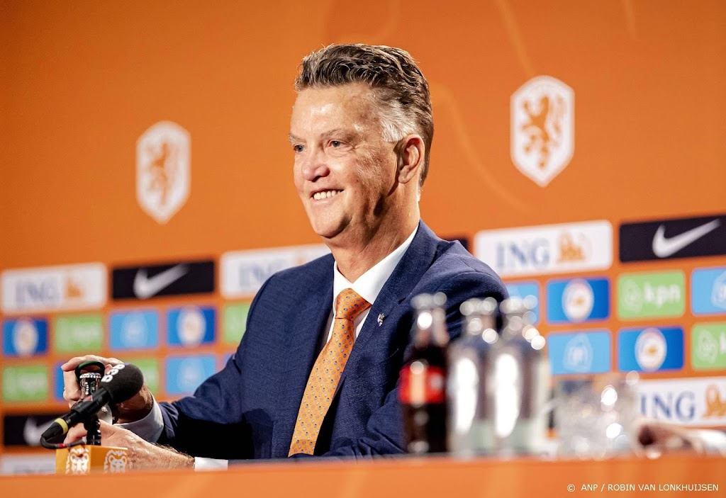 Van Gaal denkt ook aan systeem met drie aanvallers voor Oranje 