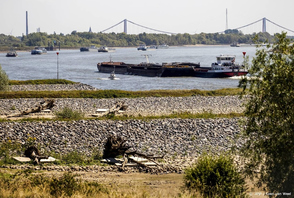 Vaarverkeer Rijn in Duitsland urenlang gestremd door kapot schip