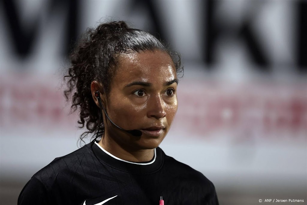 Overtoom assistent-scheidsrechter bij duel om derde plek WK