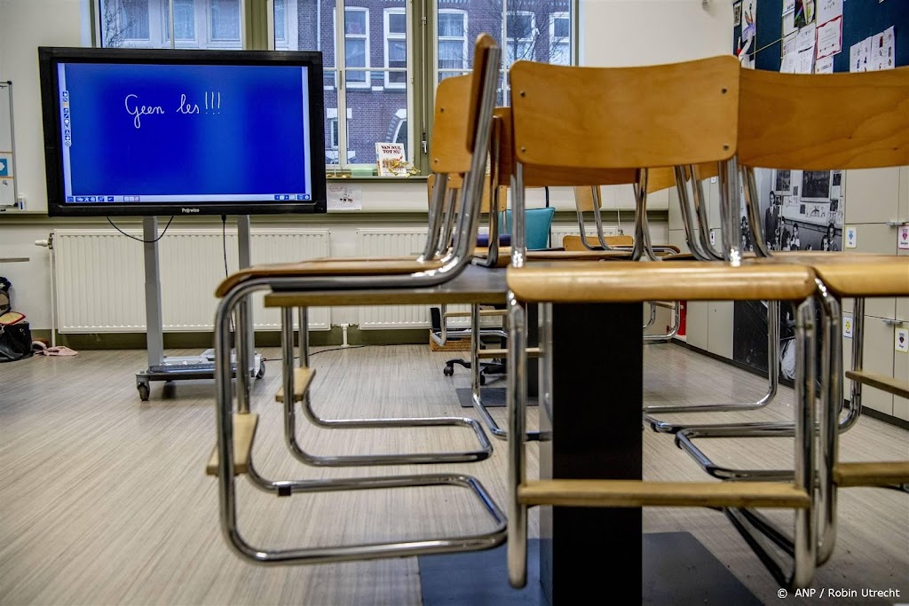 Belangenclub ouders: laat scholen uitval lesuren bijhouden