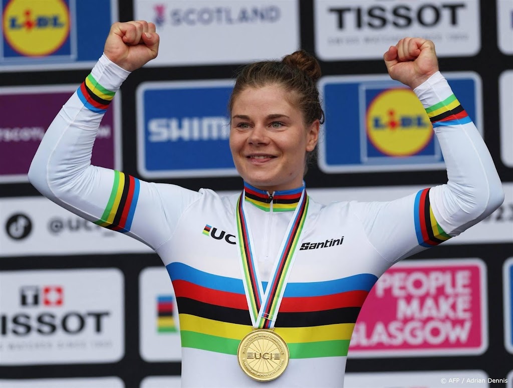 Naast Van der Poel showt ook Kopecky regenboogtrui in Etten-Leur
