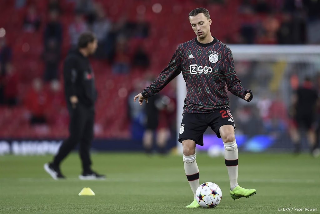 FC Twente met Regeer aan de aftrap tegen Riga FC