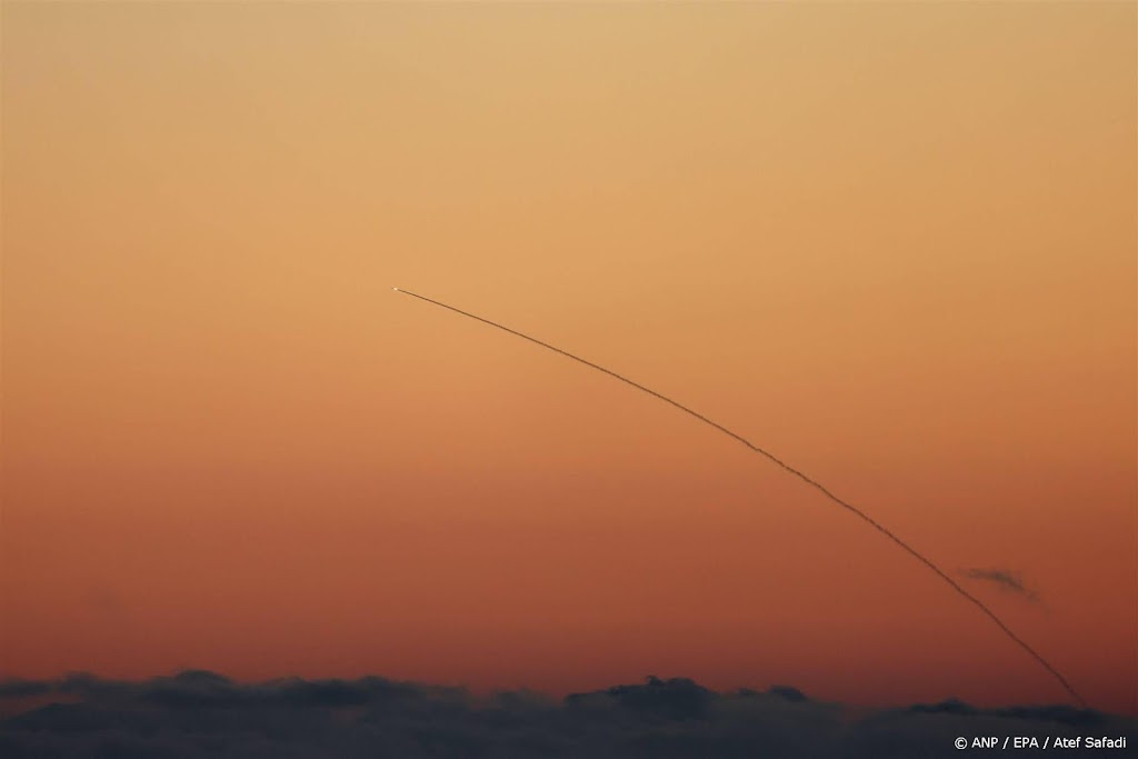 Hezbollah vuurt tientallen raketten af op Israël