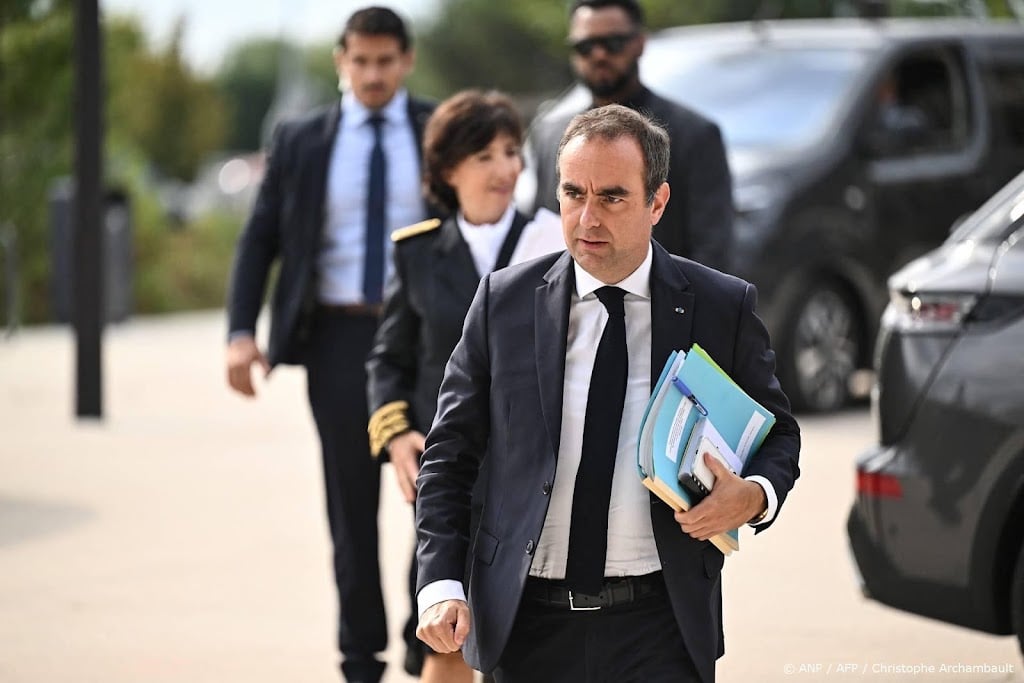 Franse premier Lecornu uitgejoeld om aanpak natuurbranden