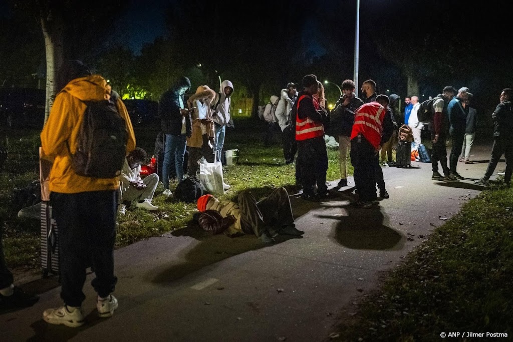 COA houdt alleengaande mannen bij azc Ter Apel tegen