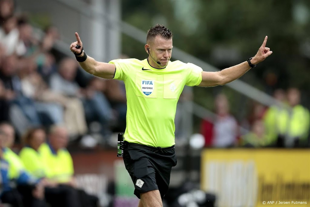 Lindhout debuteert in Champions League en fluit FC Barcelona