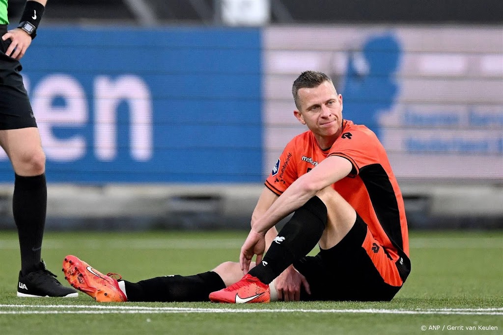 Volendam kruipt met zege op Dordrecht omhoog in eerste divisie