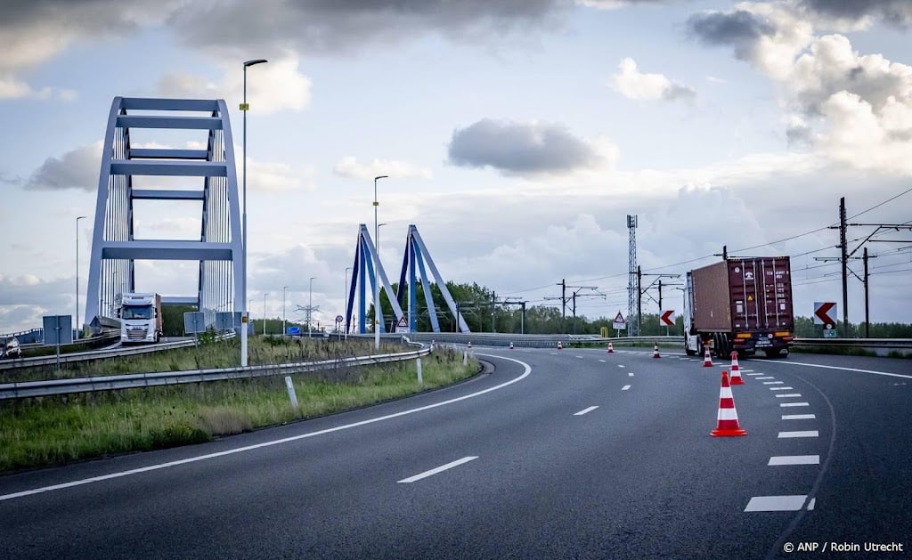 Transport loopt 'dagelijks tonnen schade' op door brugbeperkingen
