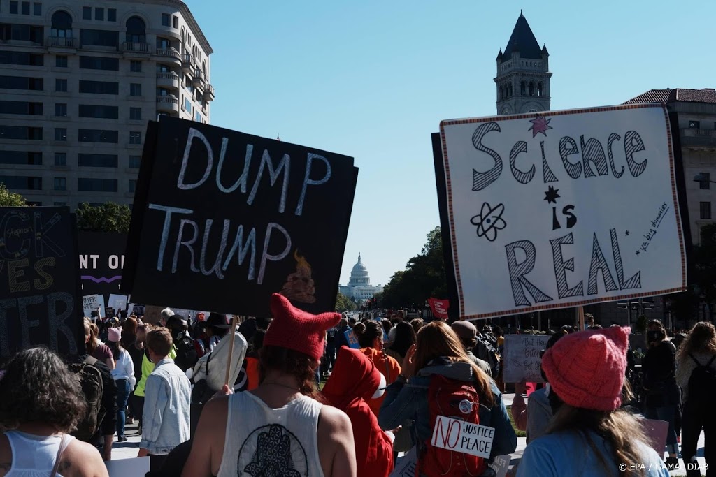 Duizenden lopen Vrouwenmars tegen Trump en benoeming Barrett