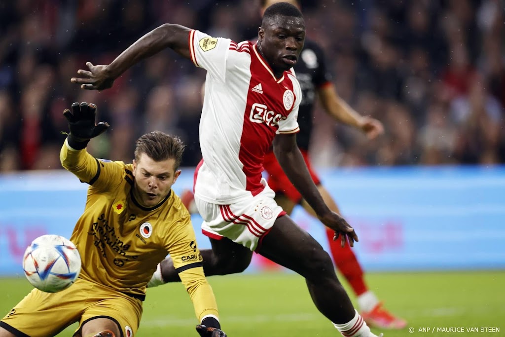 Brobbey tipt zijn boze coach om scorende spits niet te wisselen