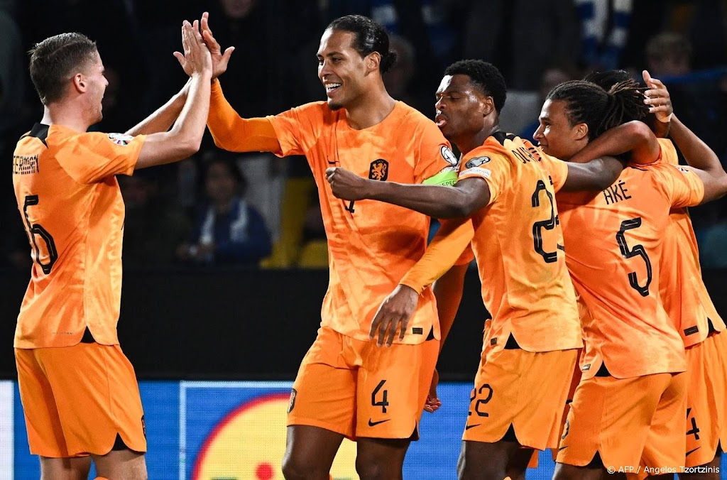 Van Dijk schiet Oranje richting EK van volgend jaar in Duitsland