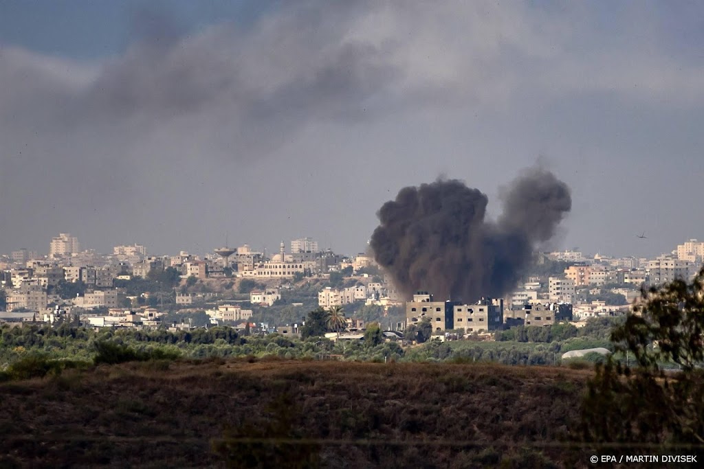 Israël bestookt 200 doelen in Gazastrook