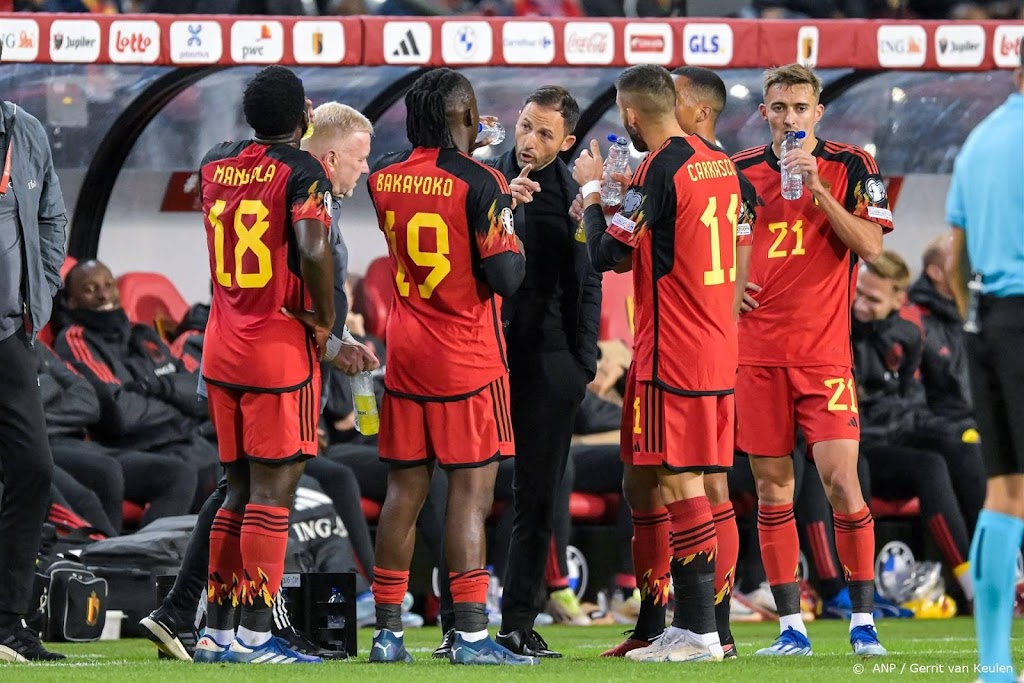 Belgische voetballers bedanken supporters na gestaakt duel