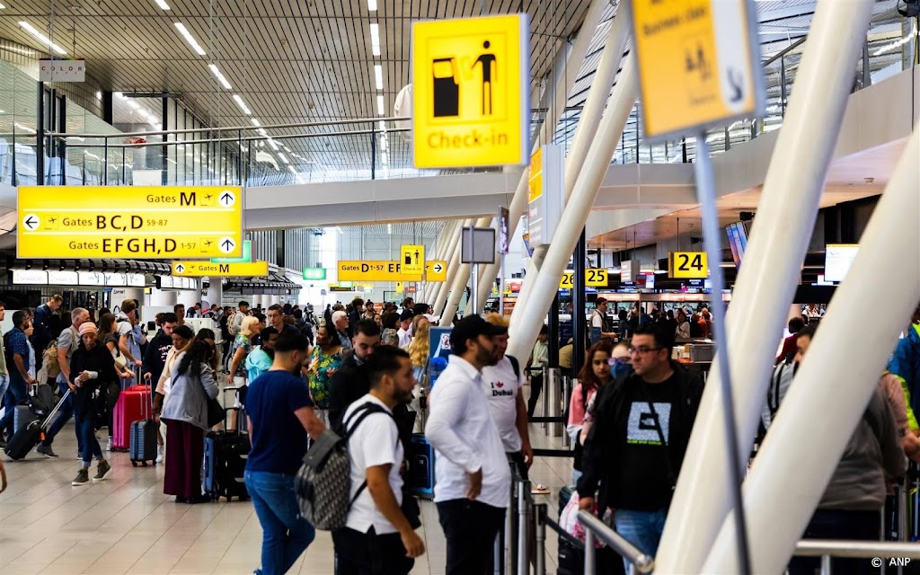 Bijna 5,8 miljoen passagiers op Schiphol in september