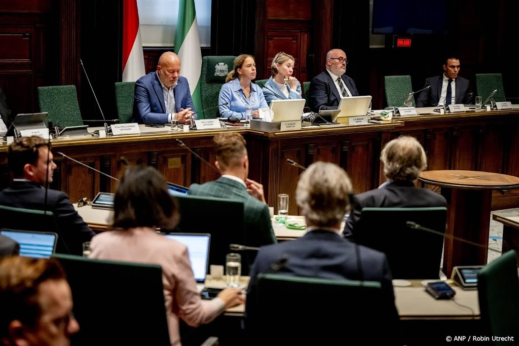 Emoties en interpellatiedebat bij eerste vergadering Schouten