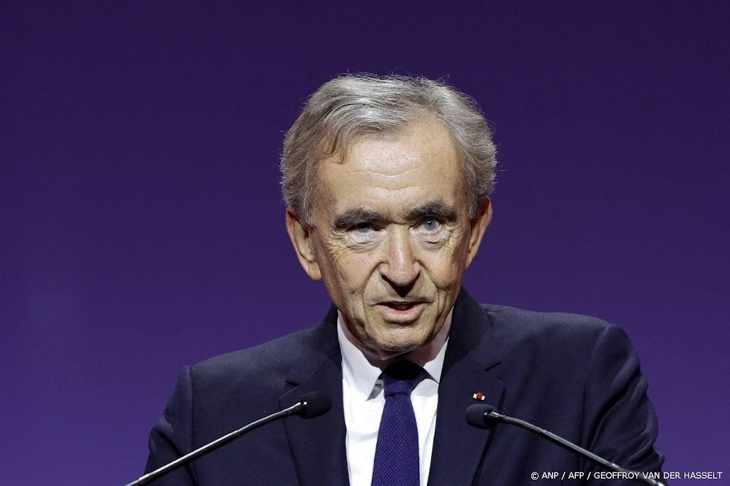 Franse miljardair Arnault en Red Bull willen samen Paris FC kopen