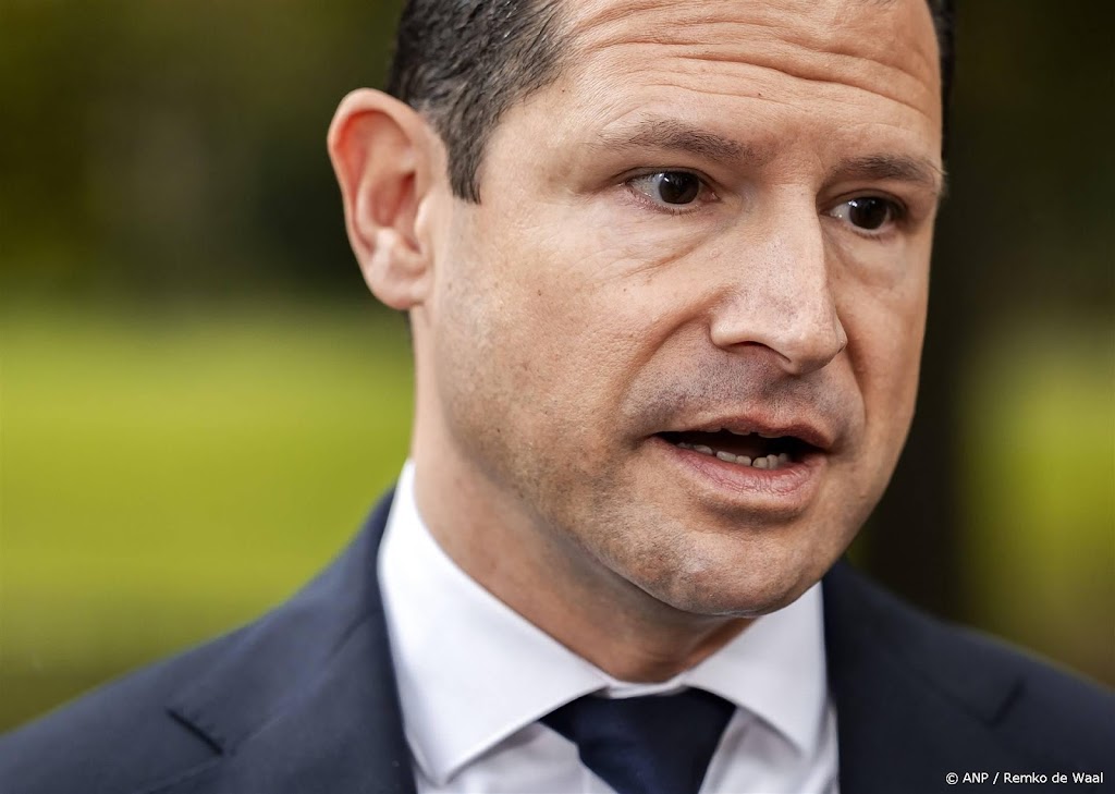Minister: spijtig dat FNV uit commissie ondernemingsbestuur stapt