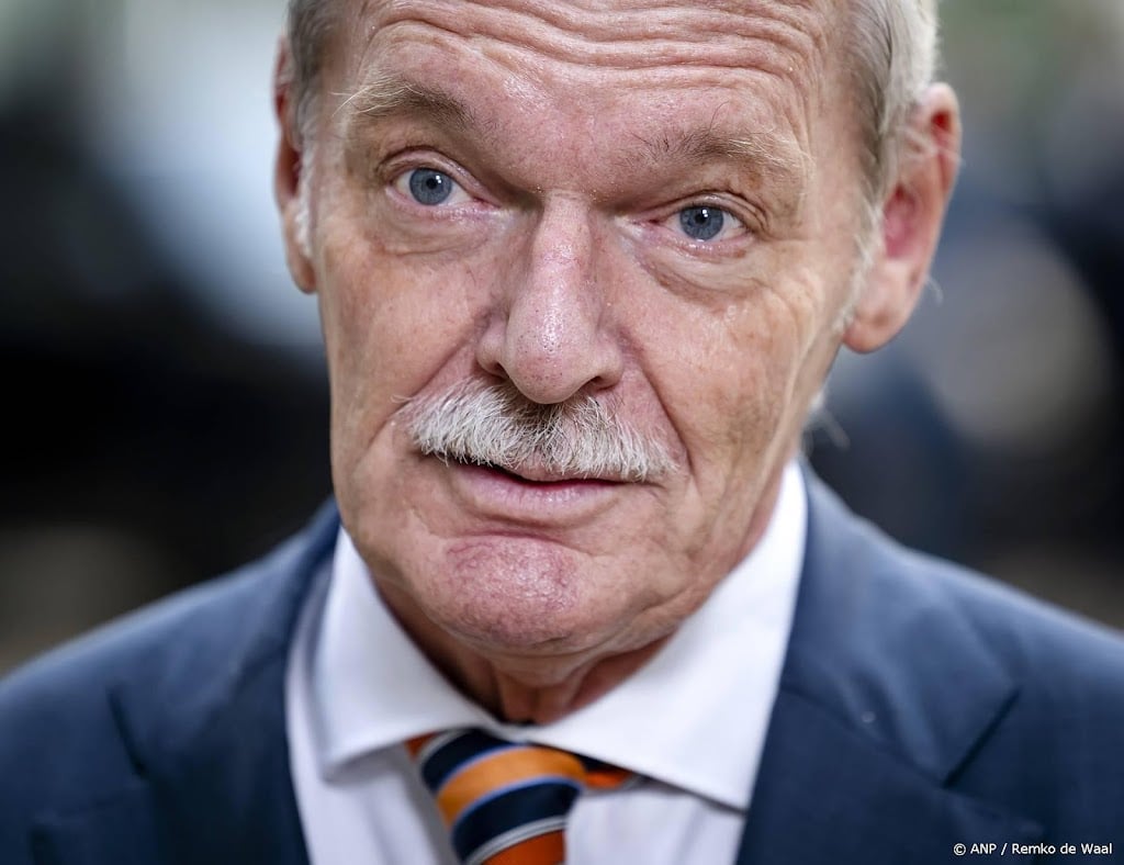 Rummenie: Schiphol mag niet lijden onder discussie over vergunning