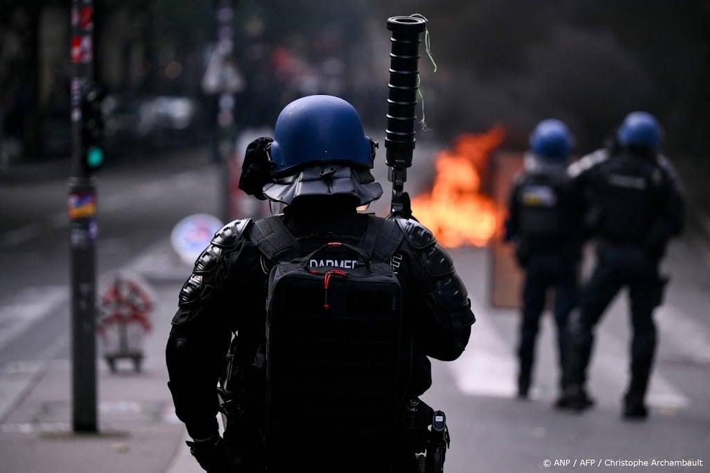 Demonstrant in Saint-Étienne verliest hand door politiegranaat