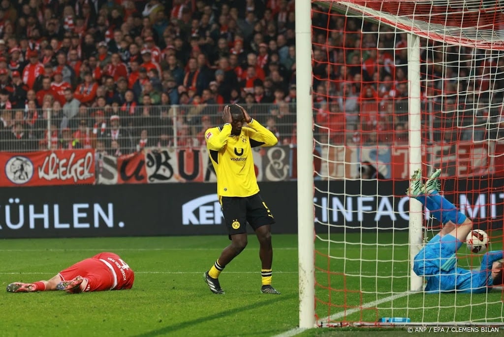 Borussia Dortmund pakt koppositie ondanks puntenverlies