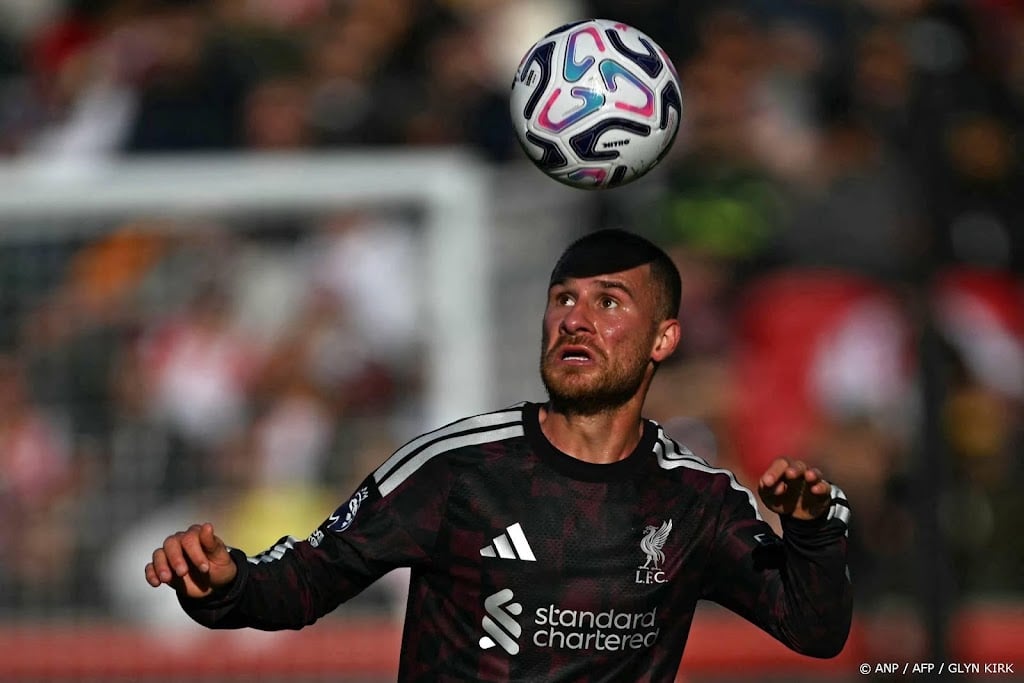 Liverpool met moeite langs Brentford, blessure Frimpong