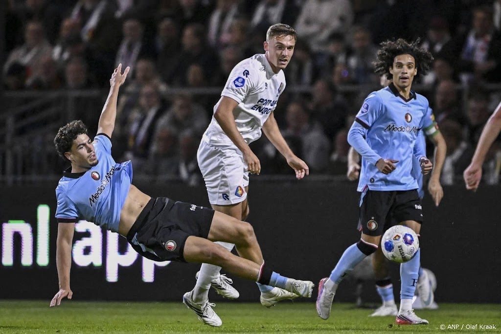 Feyenoord verslaat Telstar in spectaculair duel: 3-4