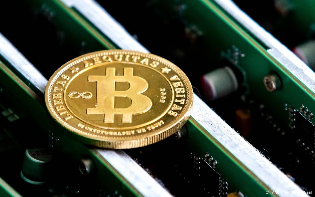 Waarde bitcoin naar hoogste niveau in bijna 3 jaar