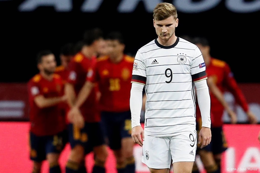 Spanje vernedert Duitsland en plaatst zich voor finaleronde 
