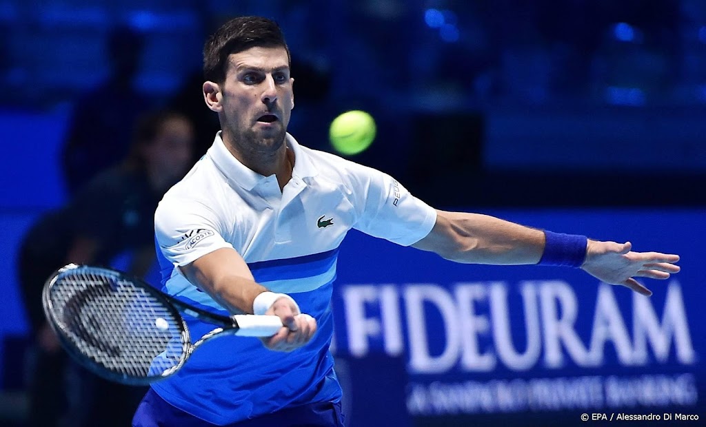 Tennisser Djokovic wint overtuigend van Roeblev in ATP Finals