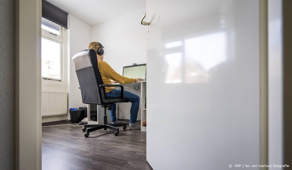 Belgen verplicht weer grotendeels thuis te werken