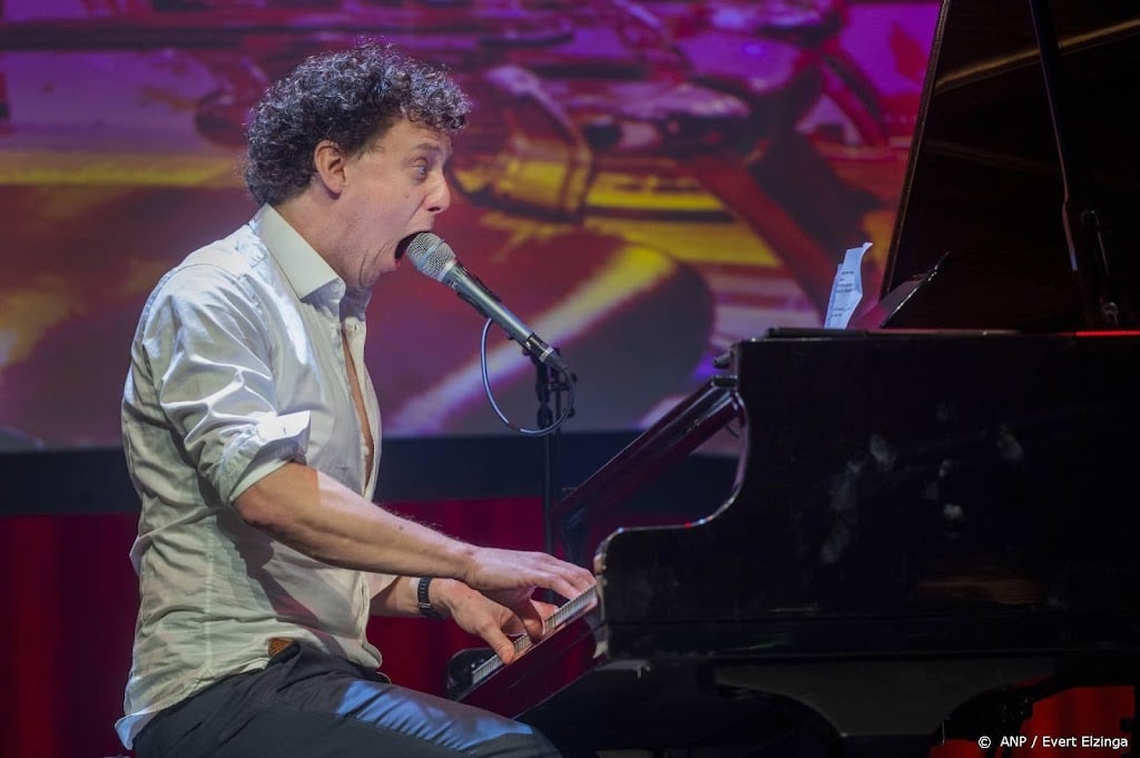 Jochem Myjer krijgt zesde Toon Hermans Prijs