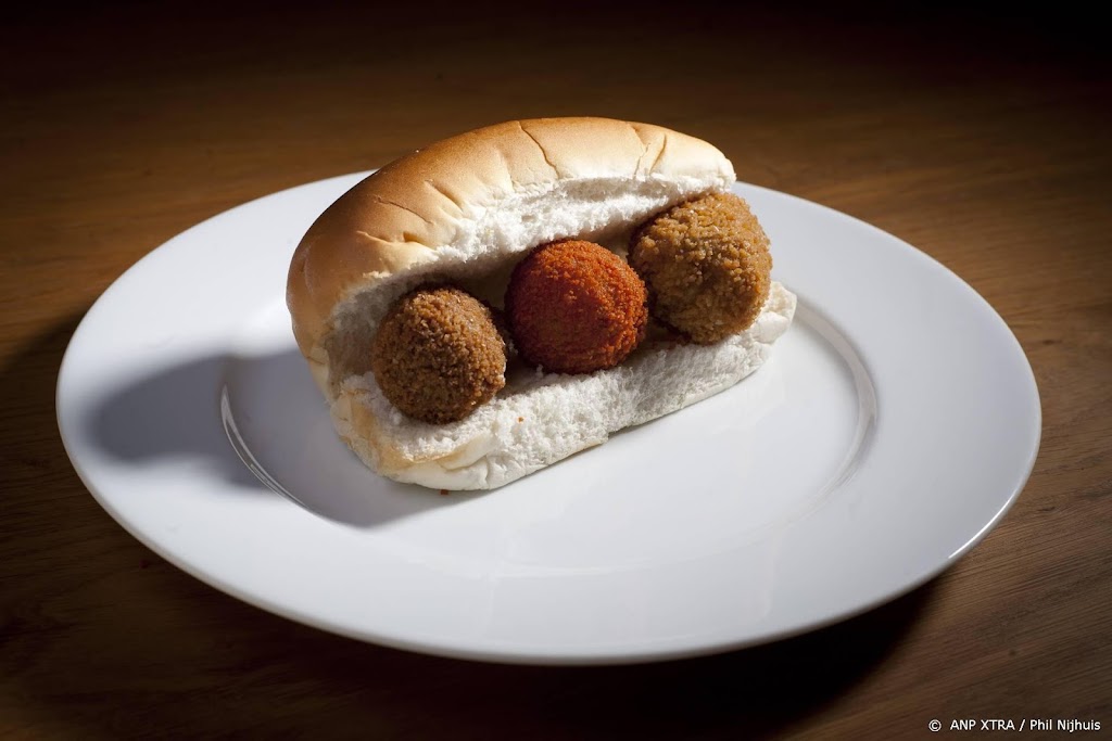 Bitterbal en mini-frikandel vlak voor WK nog veelal in het schap